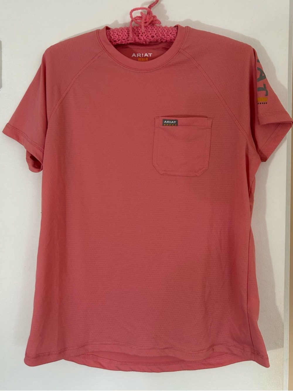 Ariat Women's Teaberry Pink Heat Fighter Short Sleeve Pocket T-Shirt Medium - Picture 2 of 13